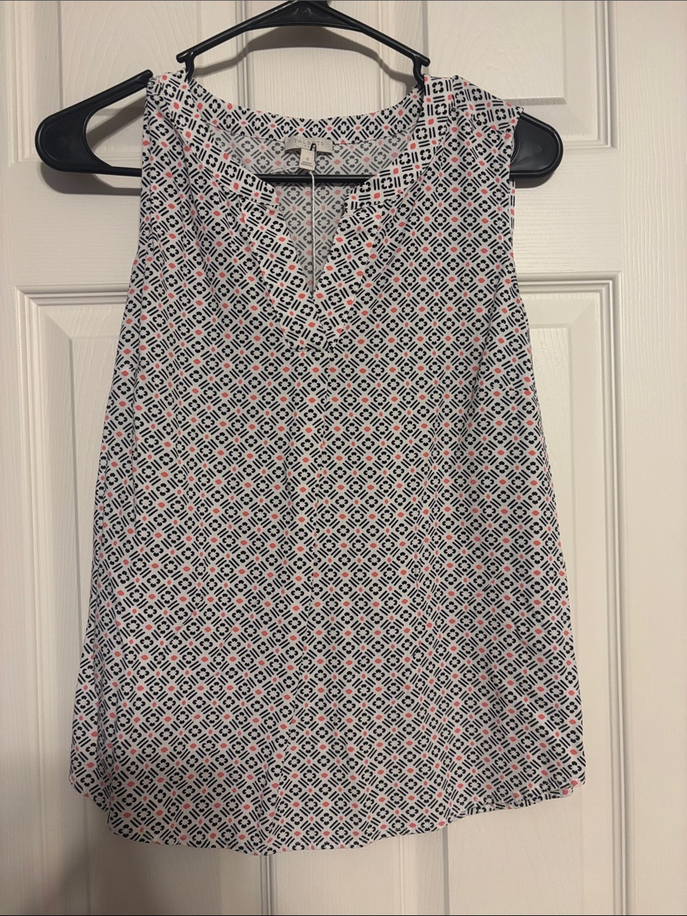 Talbots Sleeveless Geometric Print Camisole in White, Black & Pink
